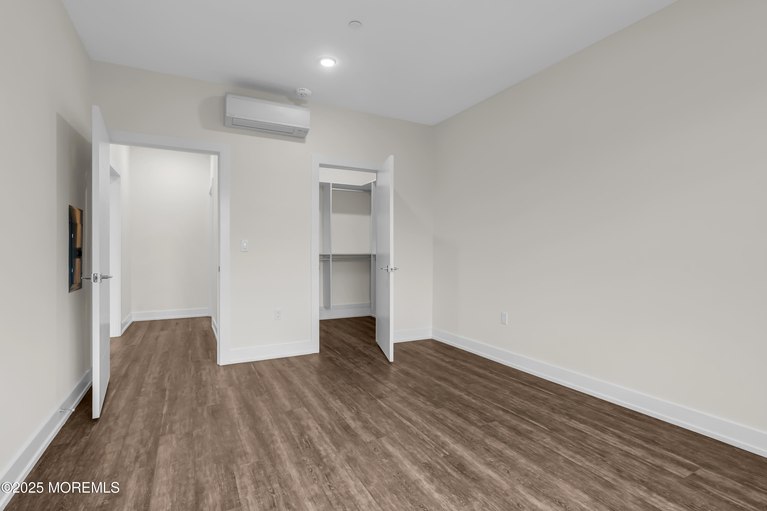 521 Lake Avenue 204