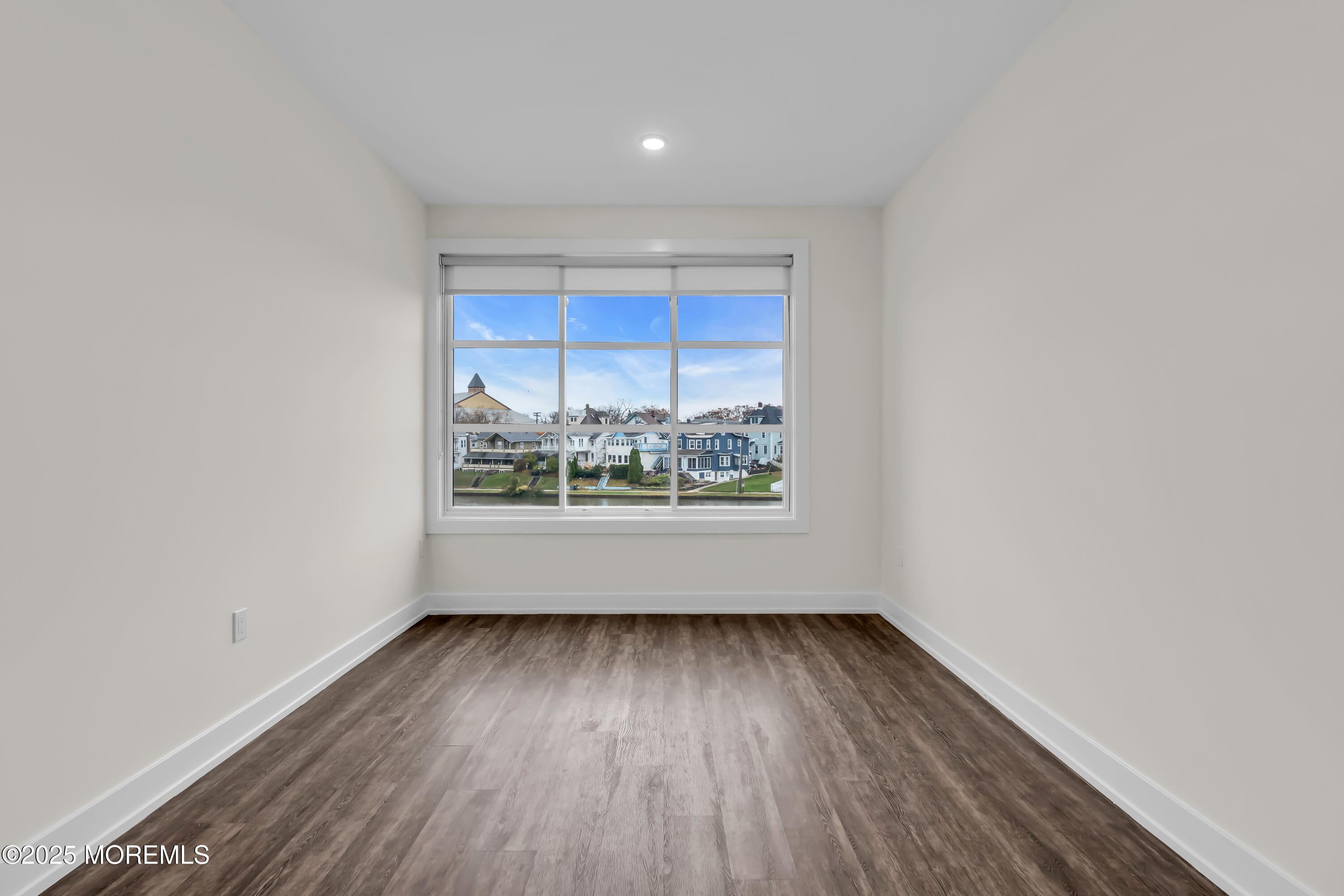 521 Lake Avenue 204