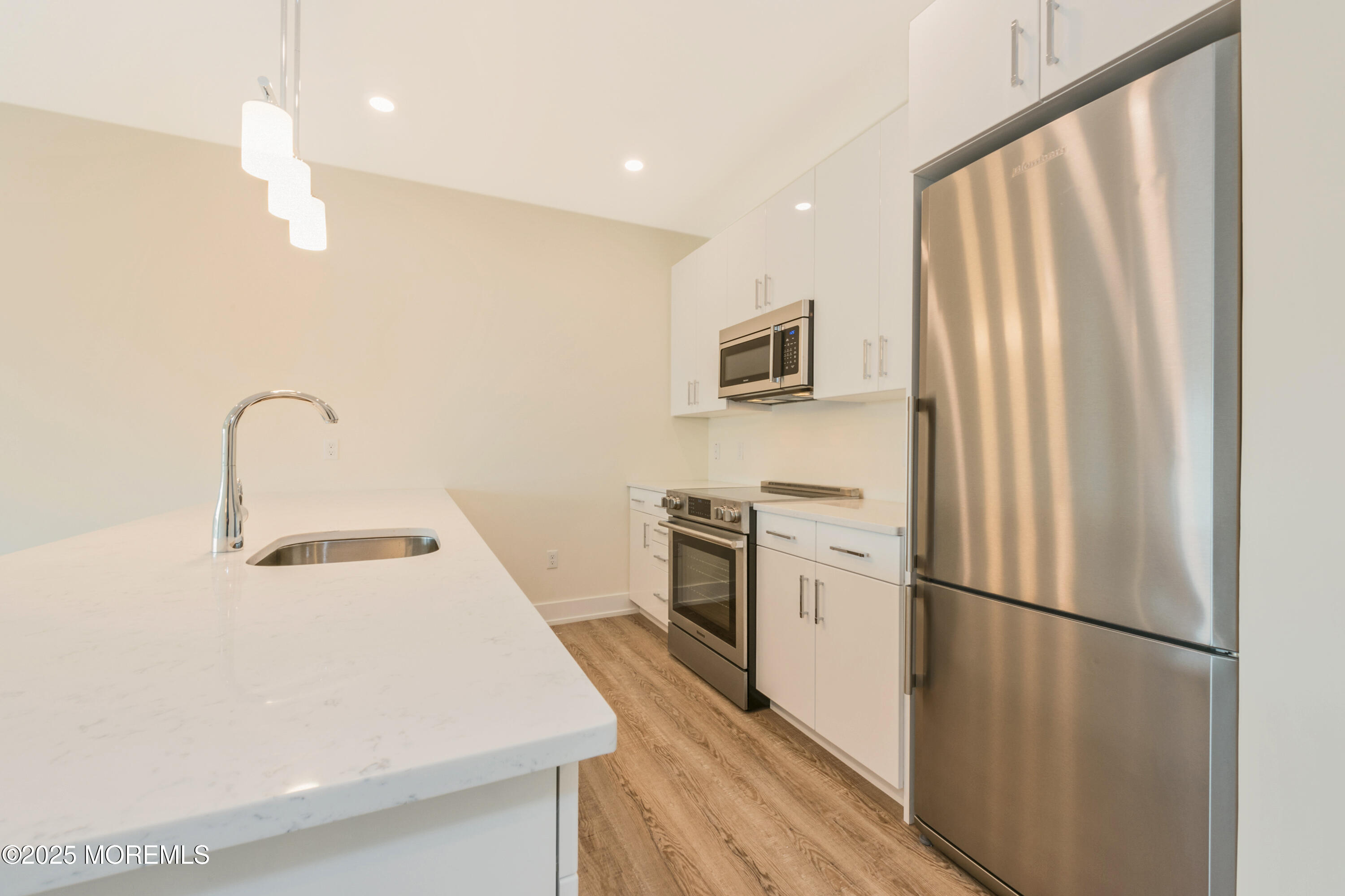 700 Bangs Avenue 402