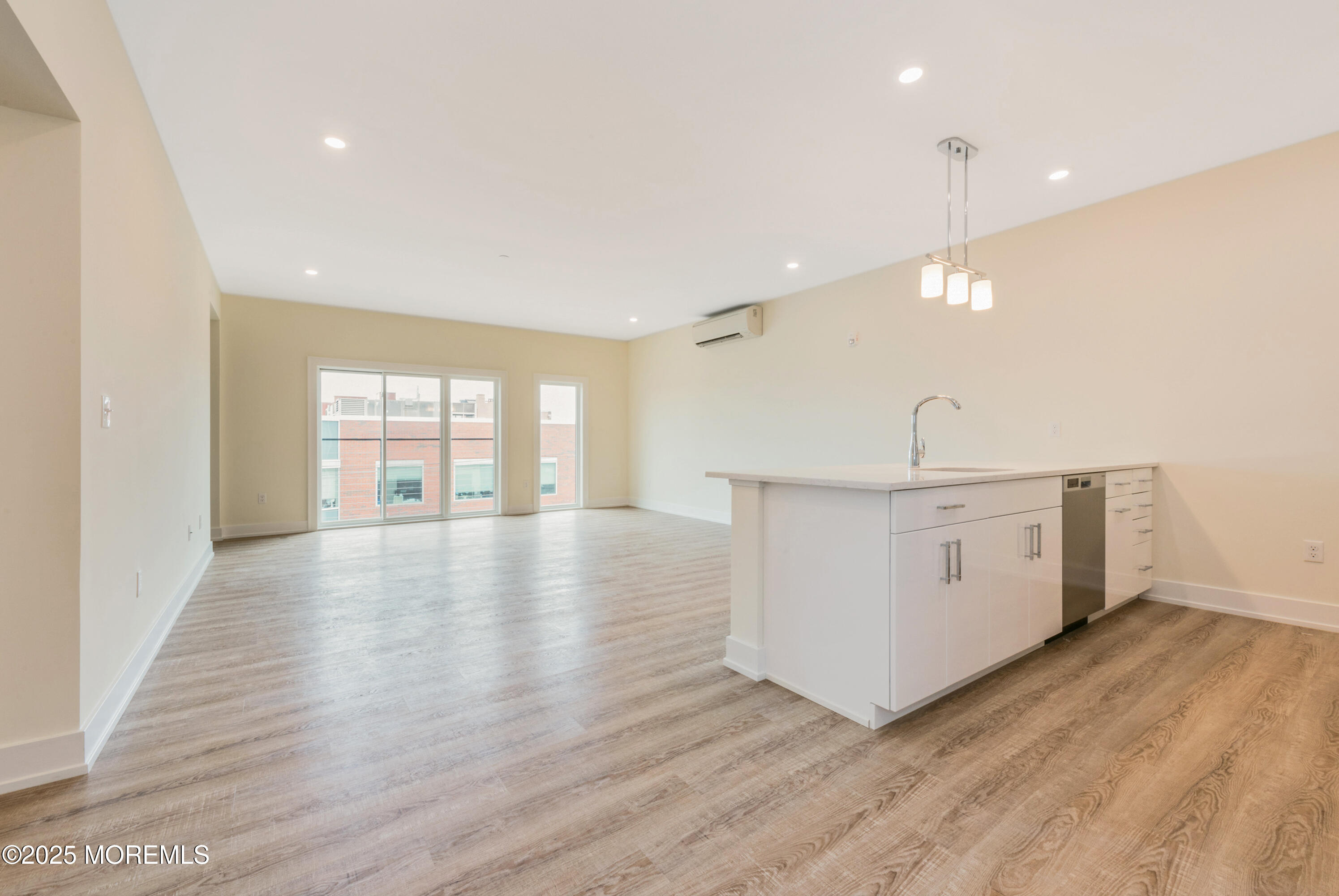 700 Bangs Avenue 402
