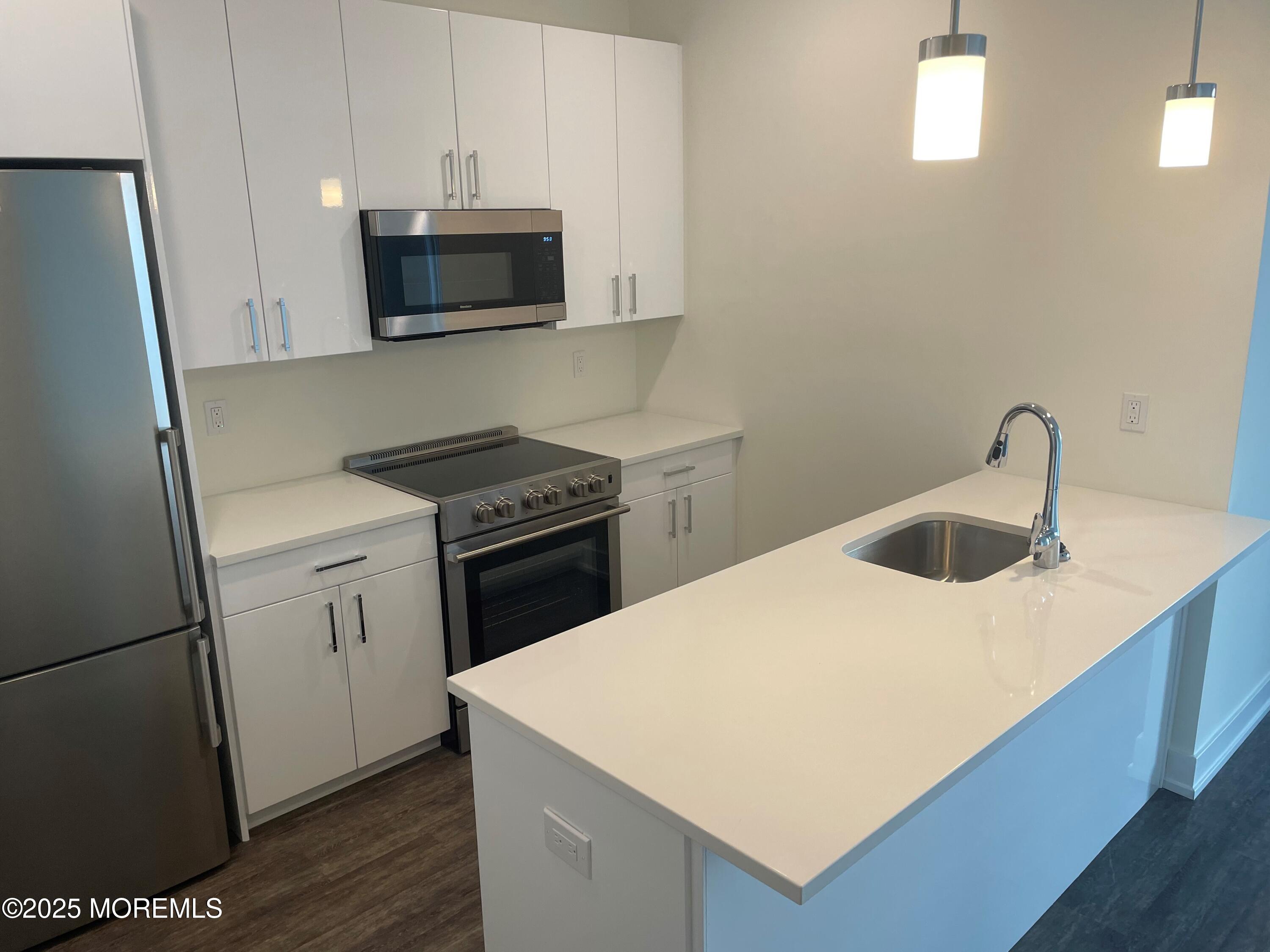 521 Lake Avenue 408