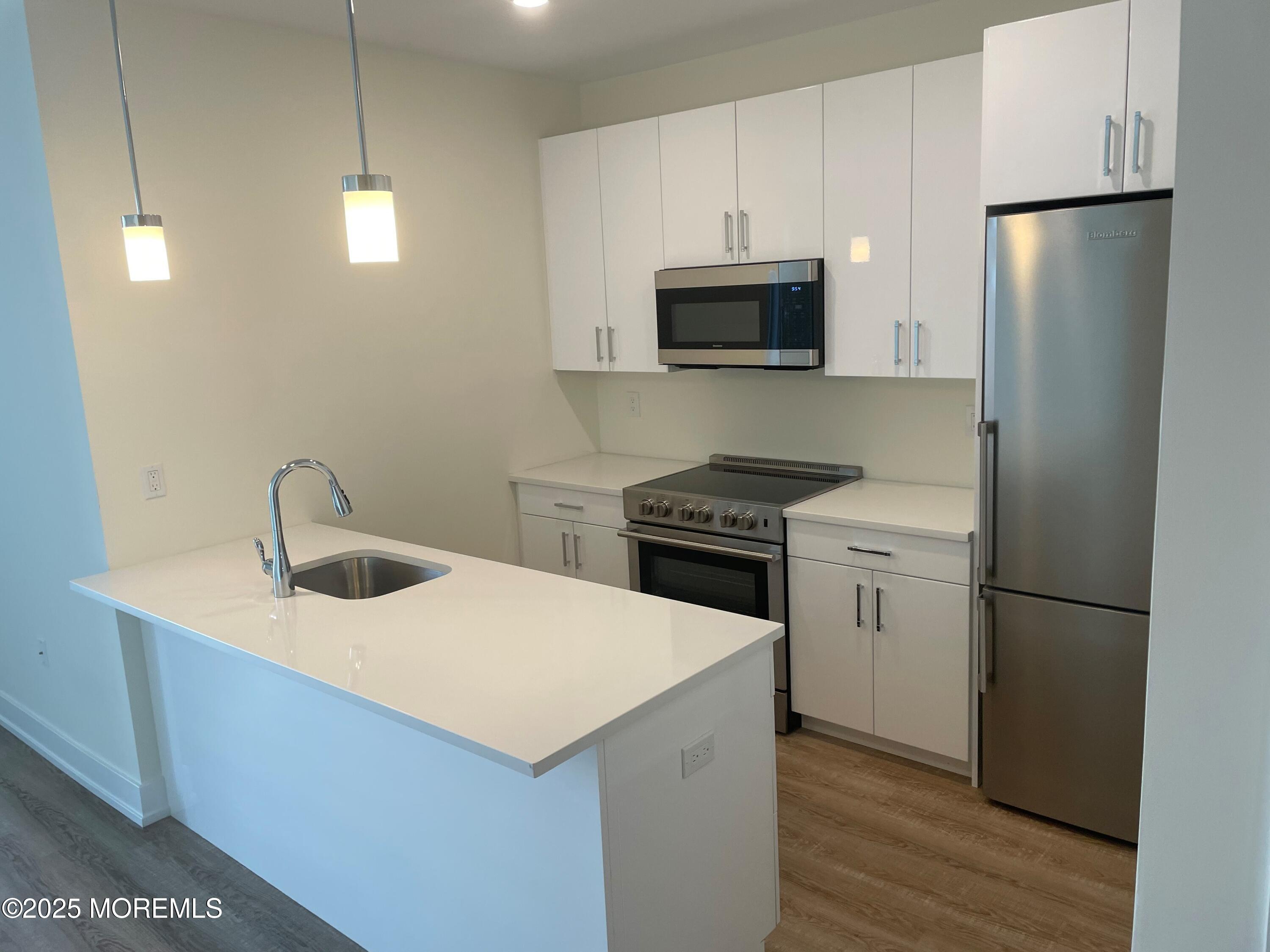 521 Lake Avenue 408