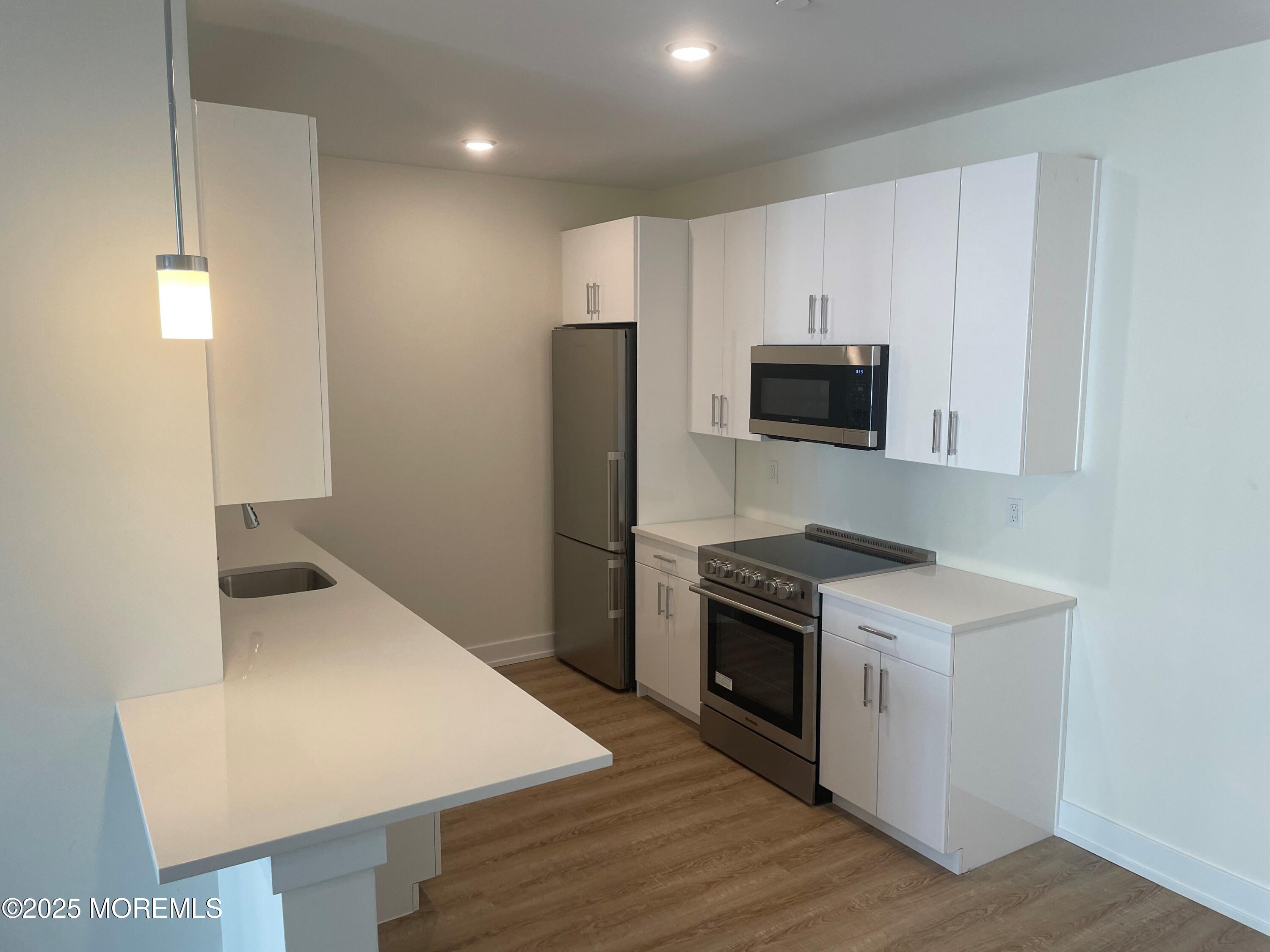 521 Lake Avenue 408
