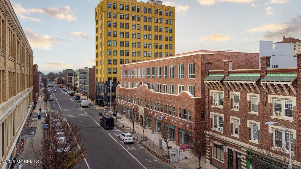 527 Bangs Avenue 302