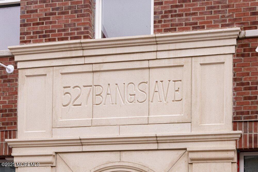 527 Bangs Avenue 302