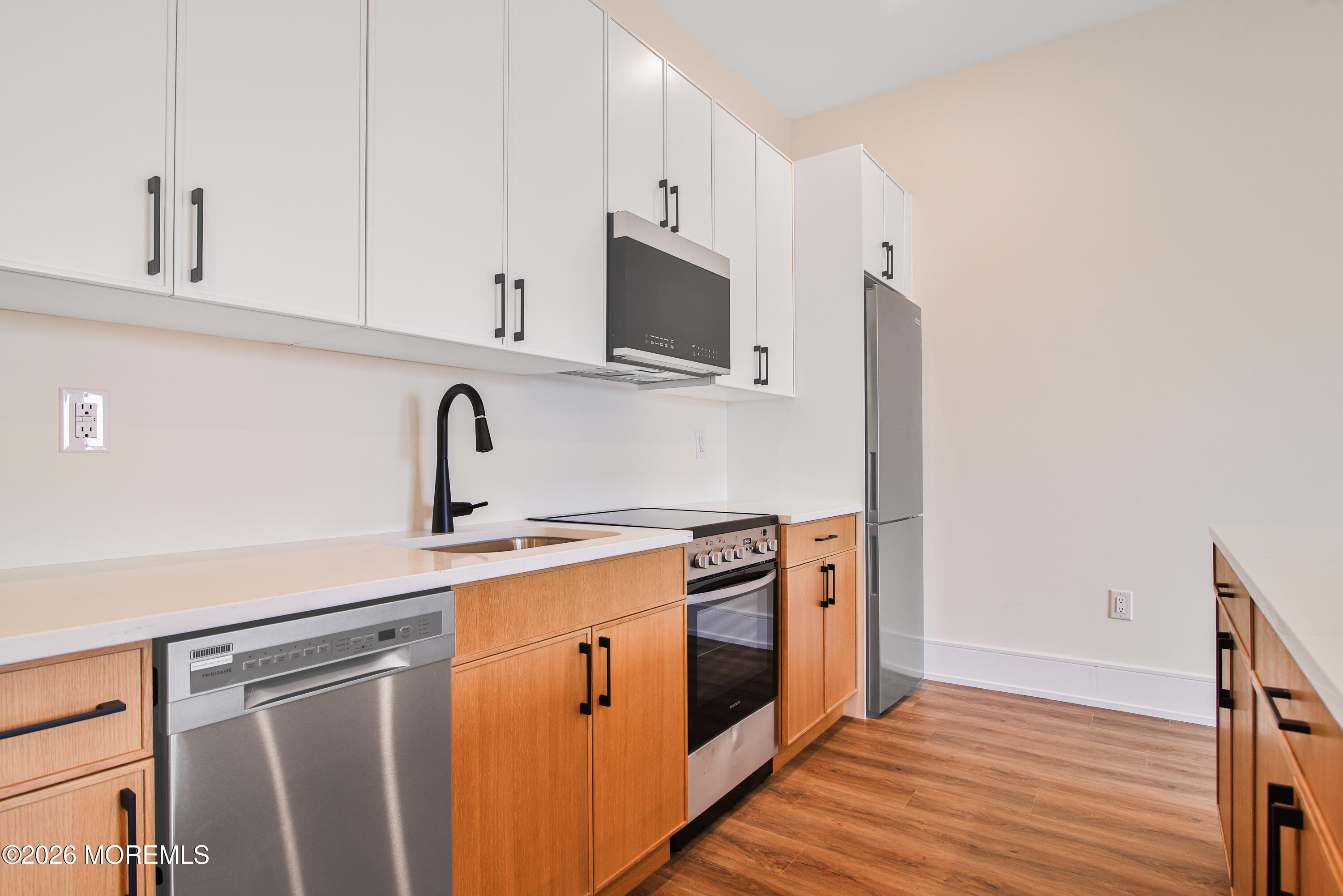 527 Bangs Avenue 408