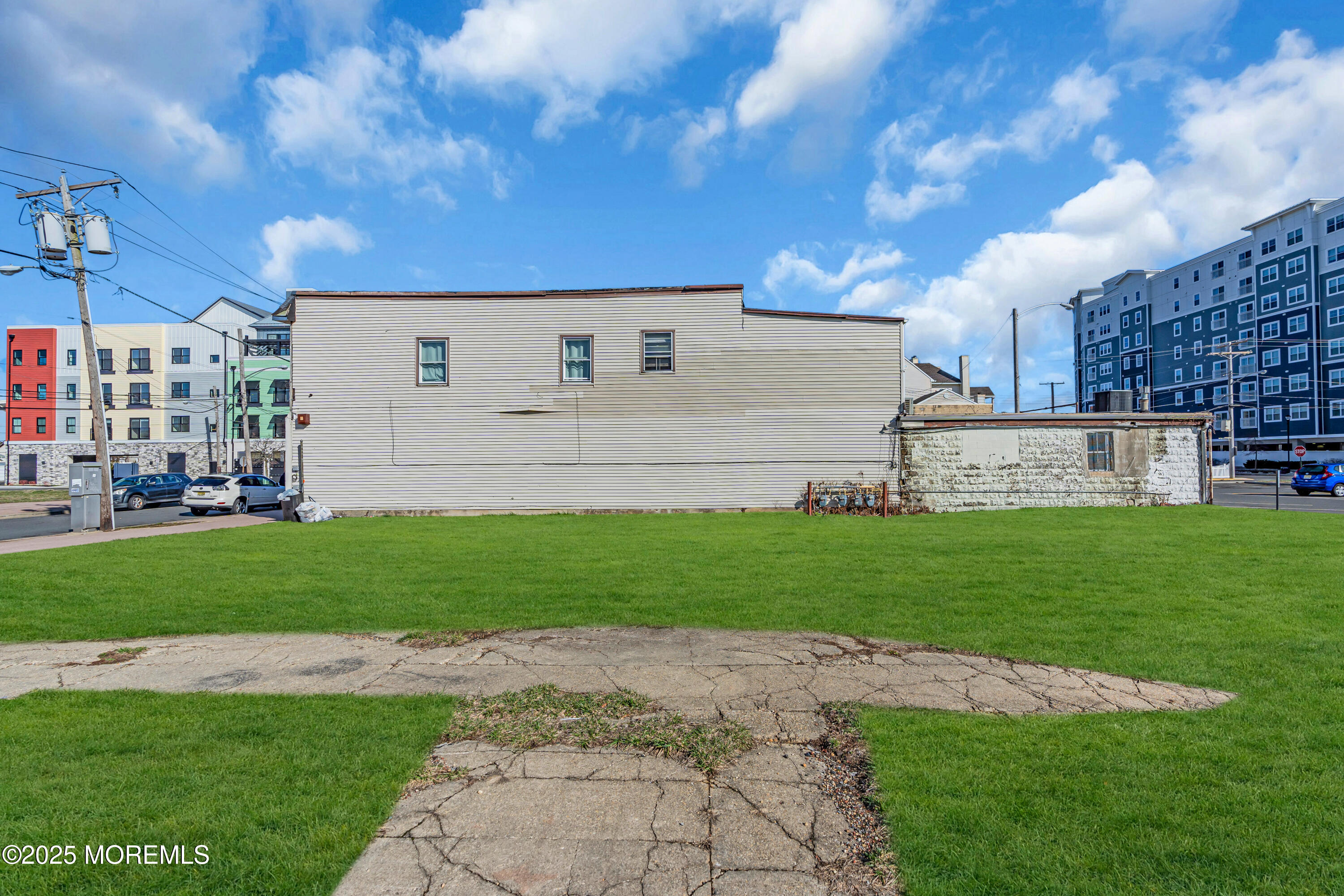 40 Carr Avenue A