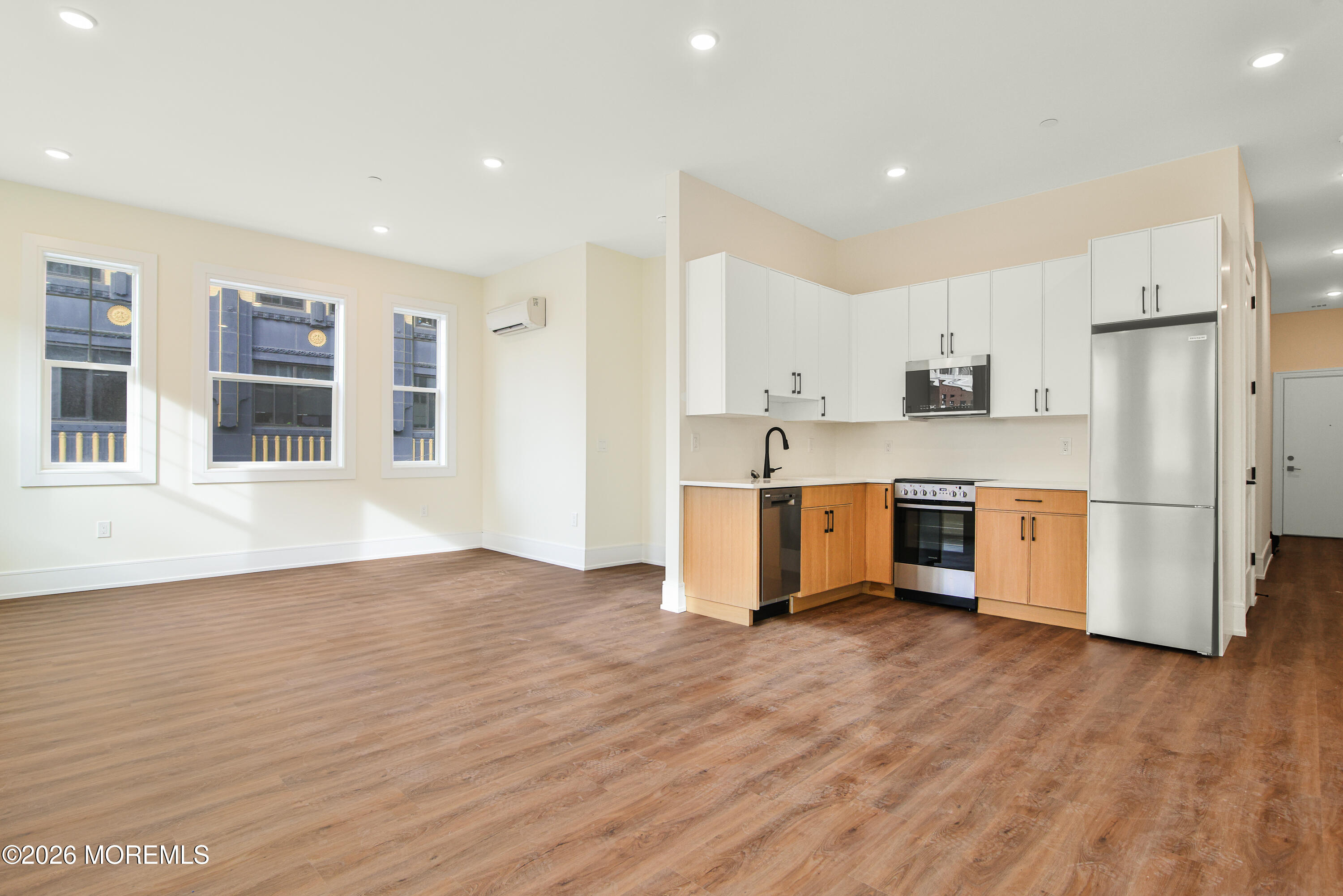 527 Bangs Avenue 201