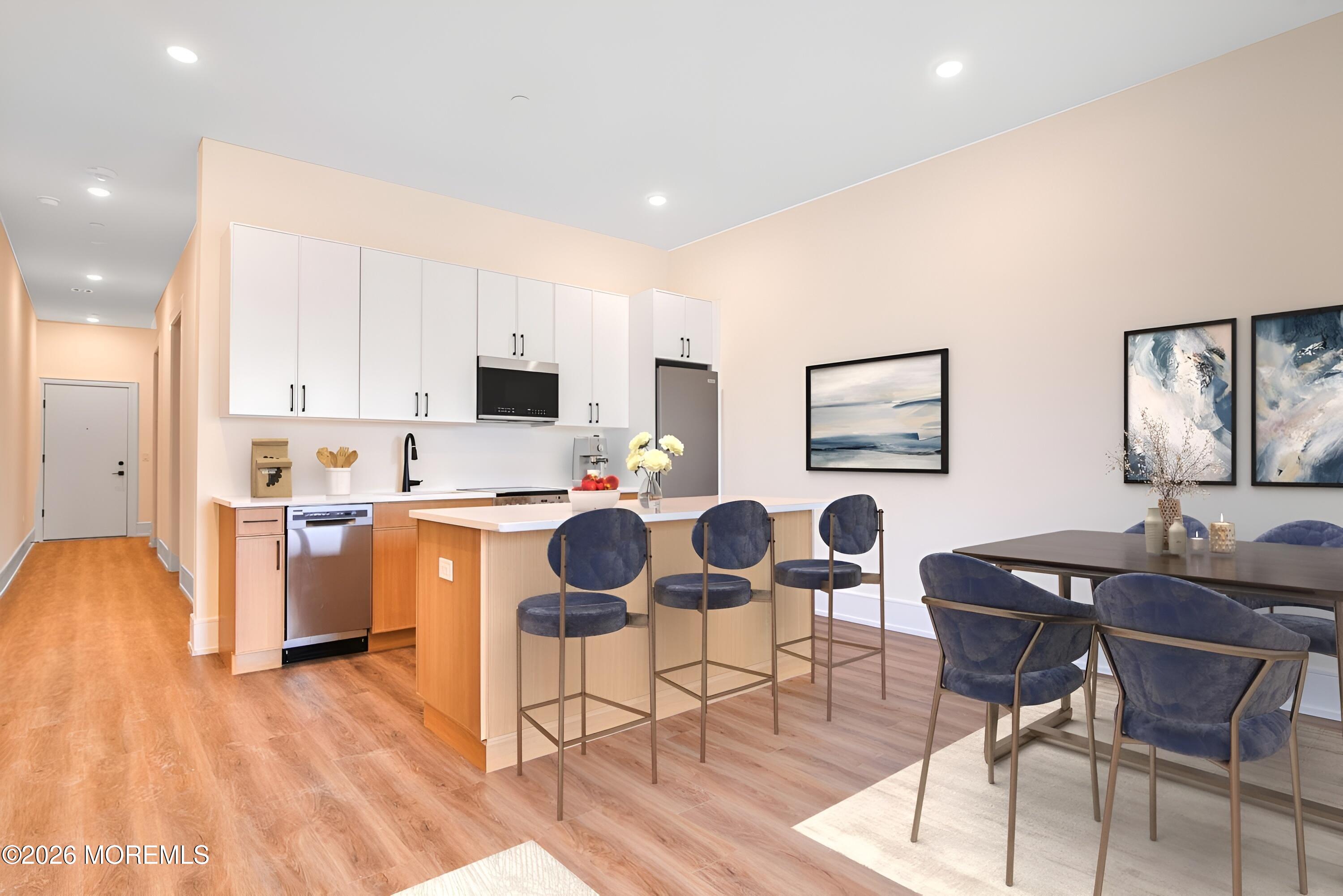 527 Bangs Avenue 301