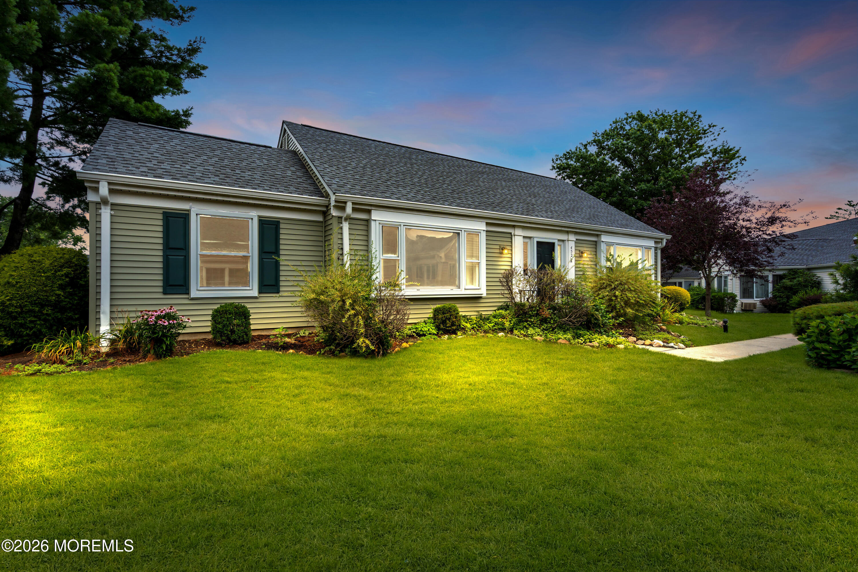 452 Roxbury Lane A