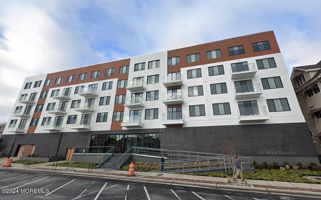 521 Lake Avenue 504