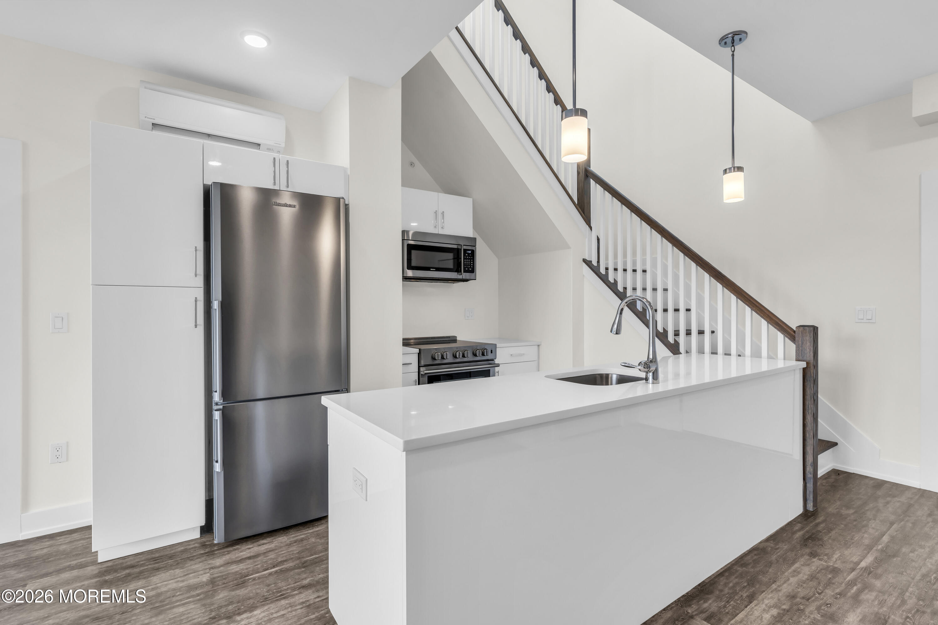 521 Lake Avenue 504