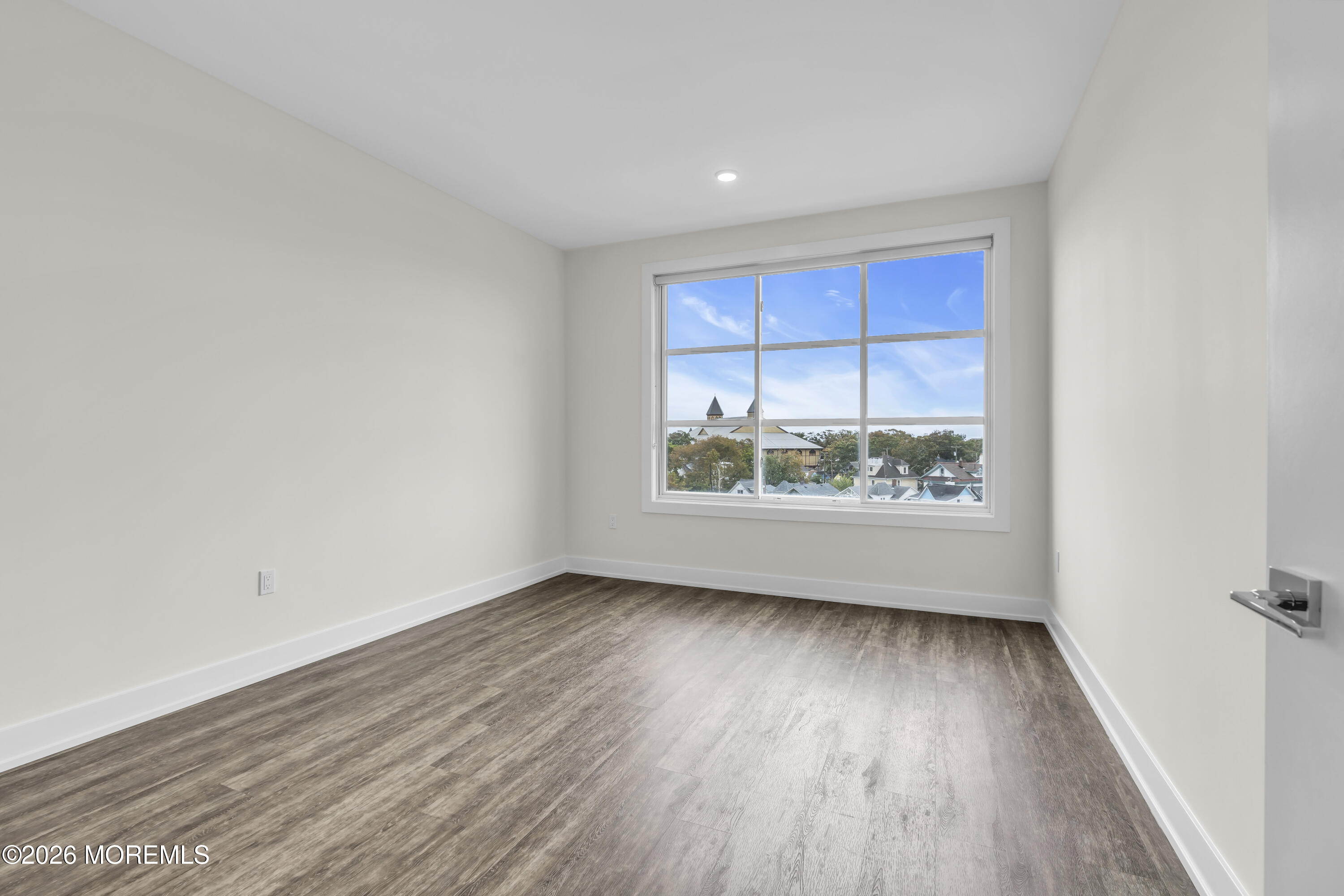 521 Lake Avenue 504