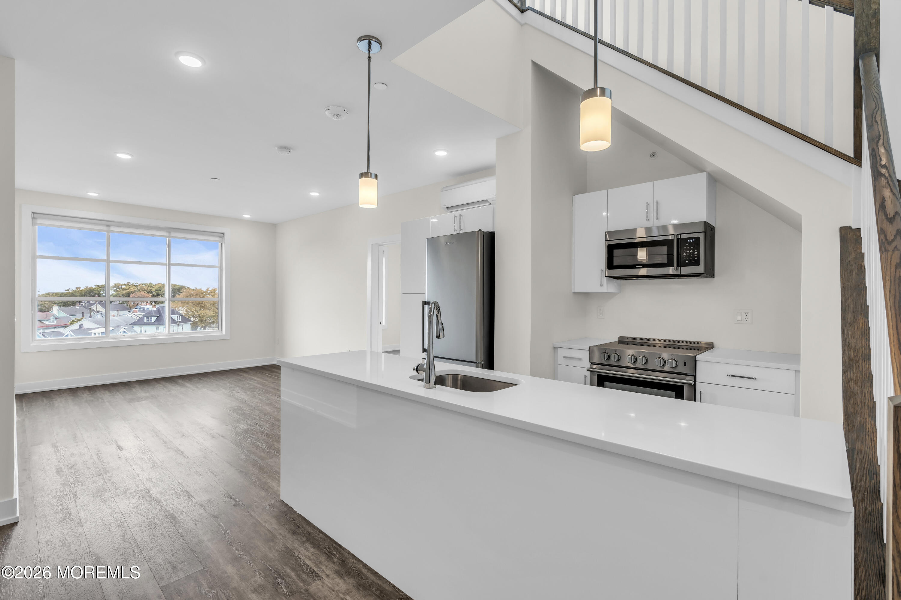 521 Lake Avenue 504