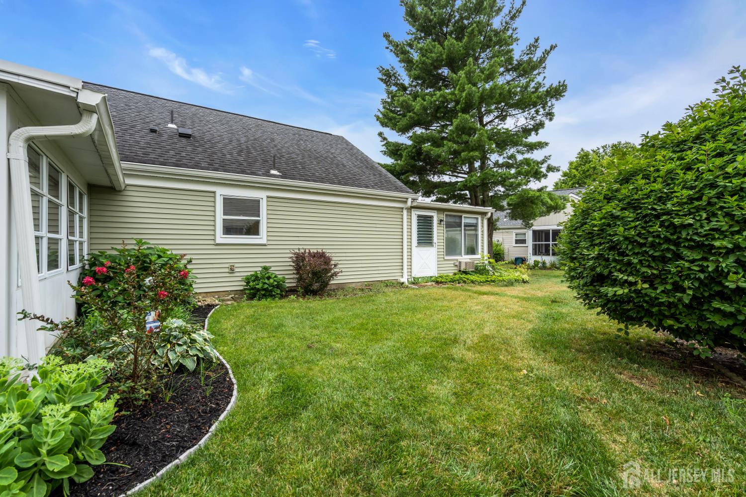 452-A Roxbury Lane