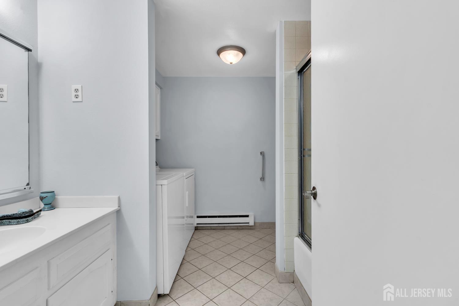 452-A Roxbury Lane