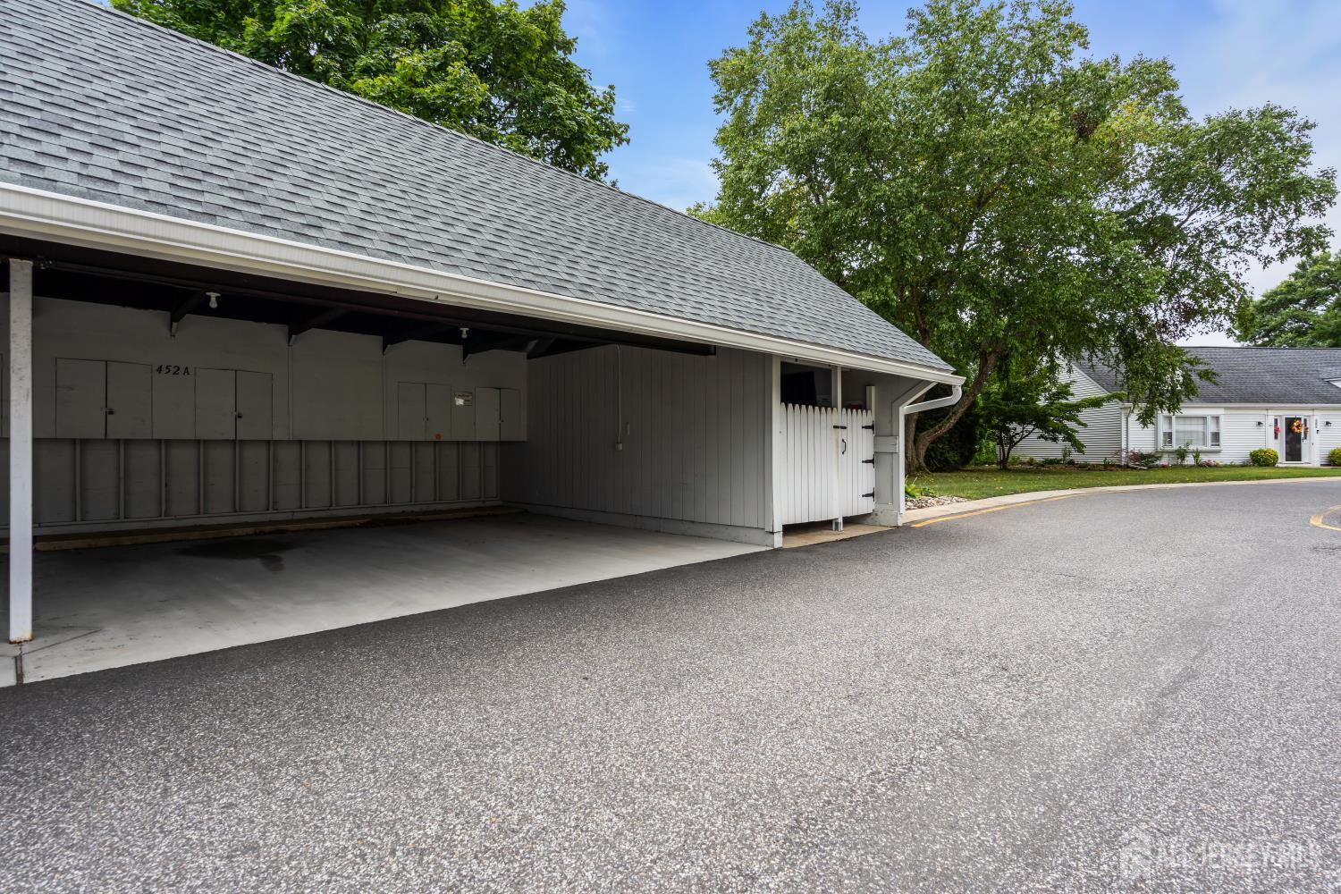 452-A Roxbury Lane
