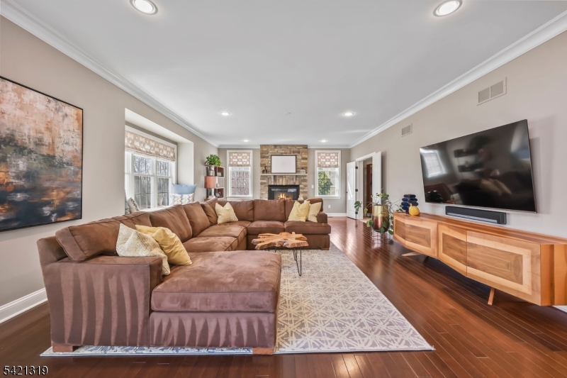 12 Skyline Dr