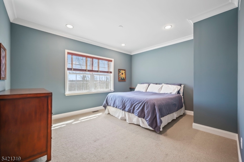 12 Skyline Dr