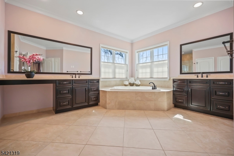 12 Skyline Dr