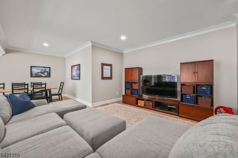 12 Skyline Dr