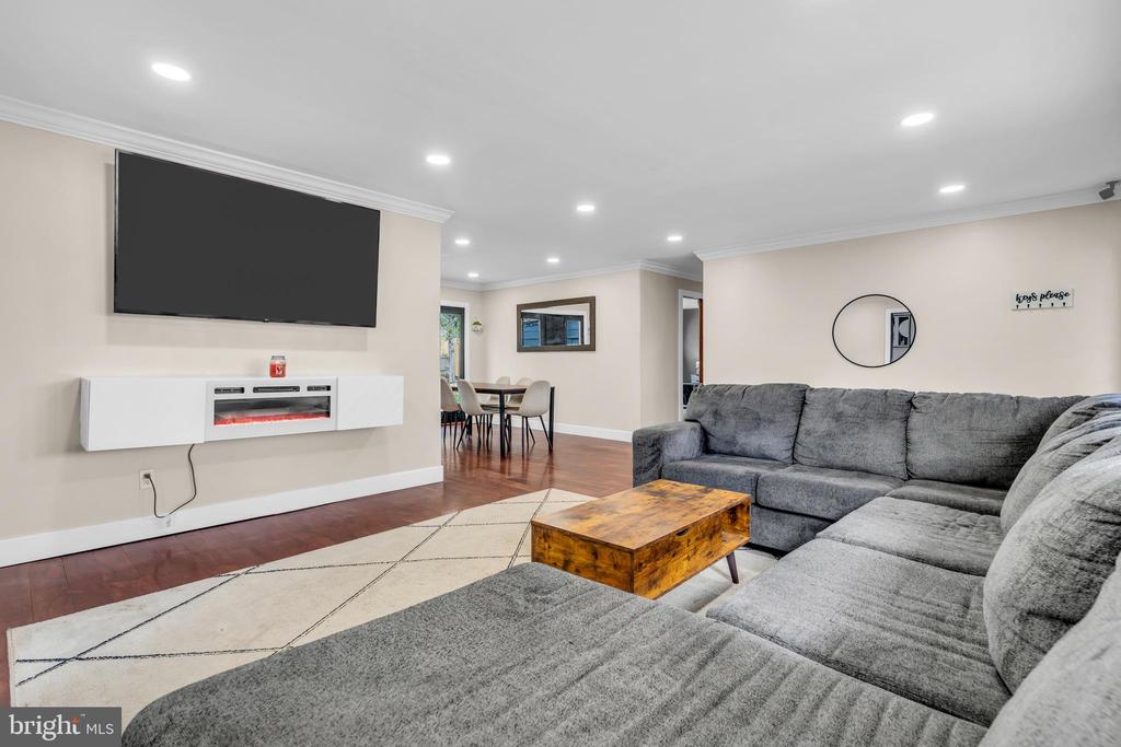 112 WOODCREST AVENUE
