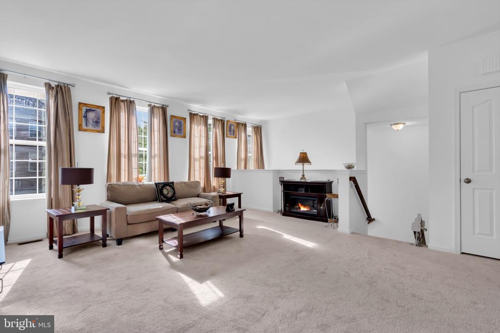 49 CREEKSIDE WAY