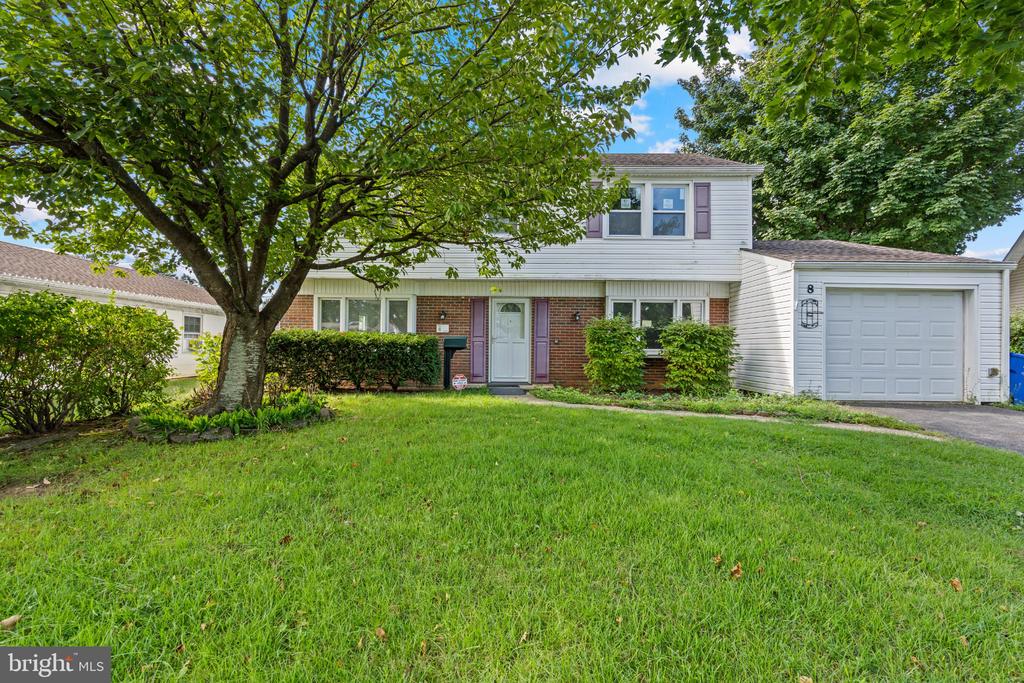 8 HOLTON LANE