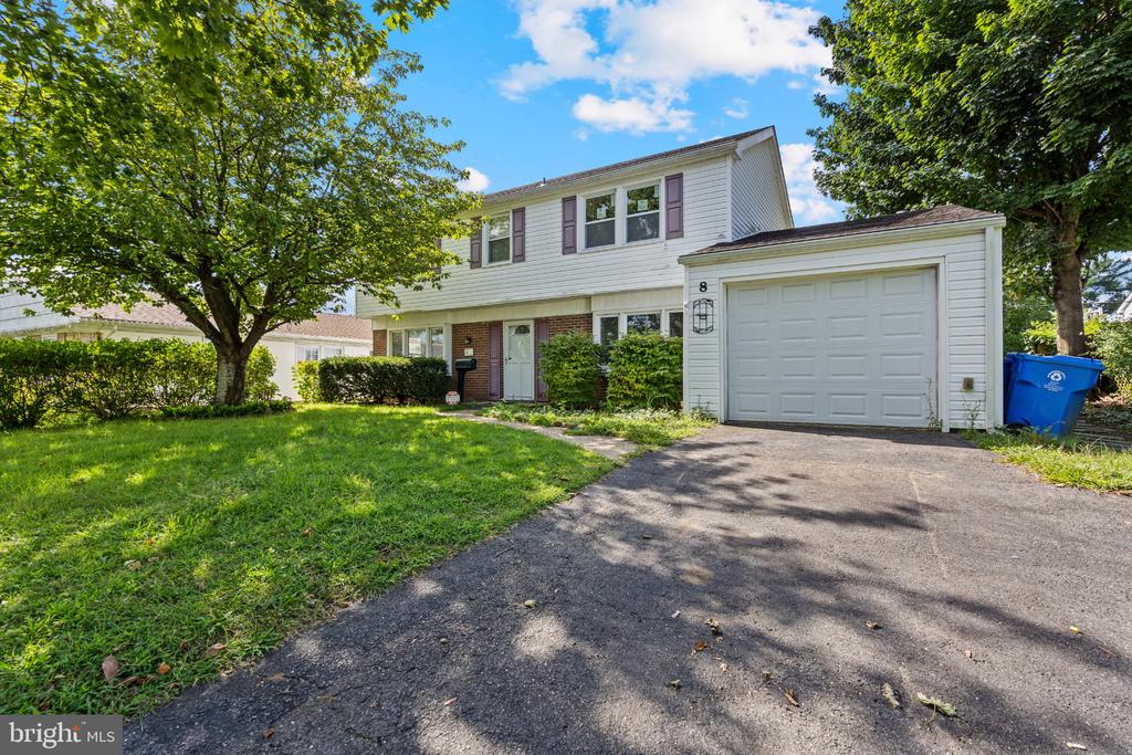8 HOLTON LANE