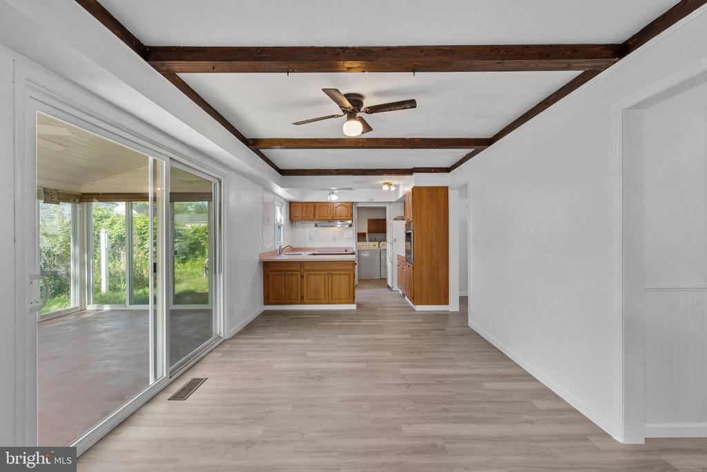 8 HOLTON LANE