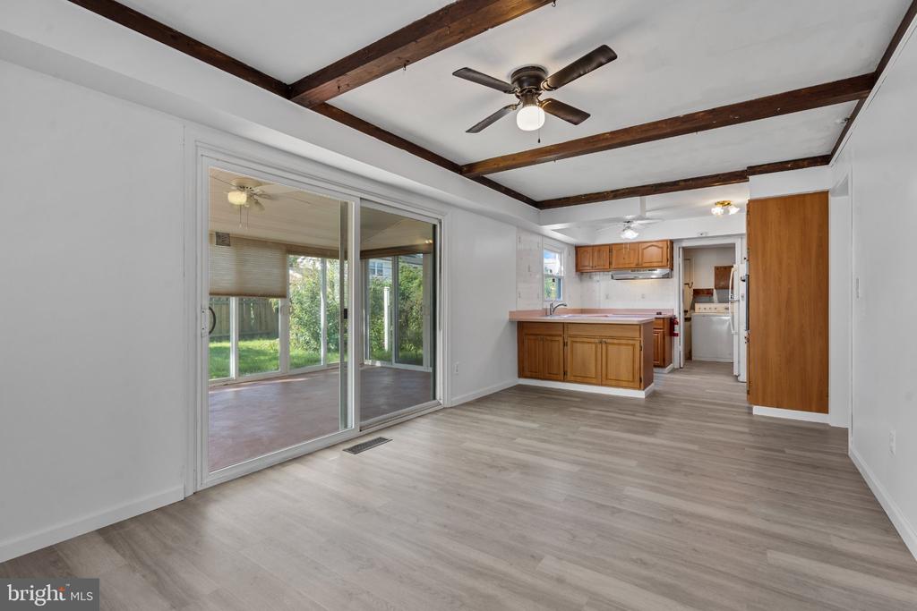 8 HOLTON LANE
