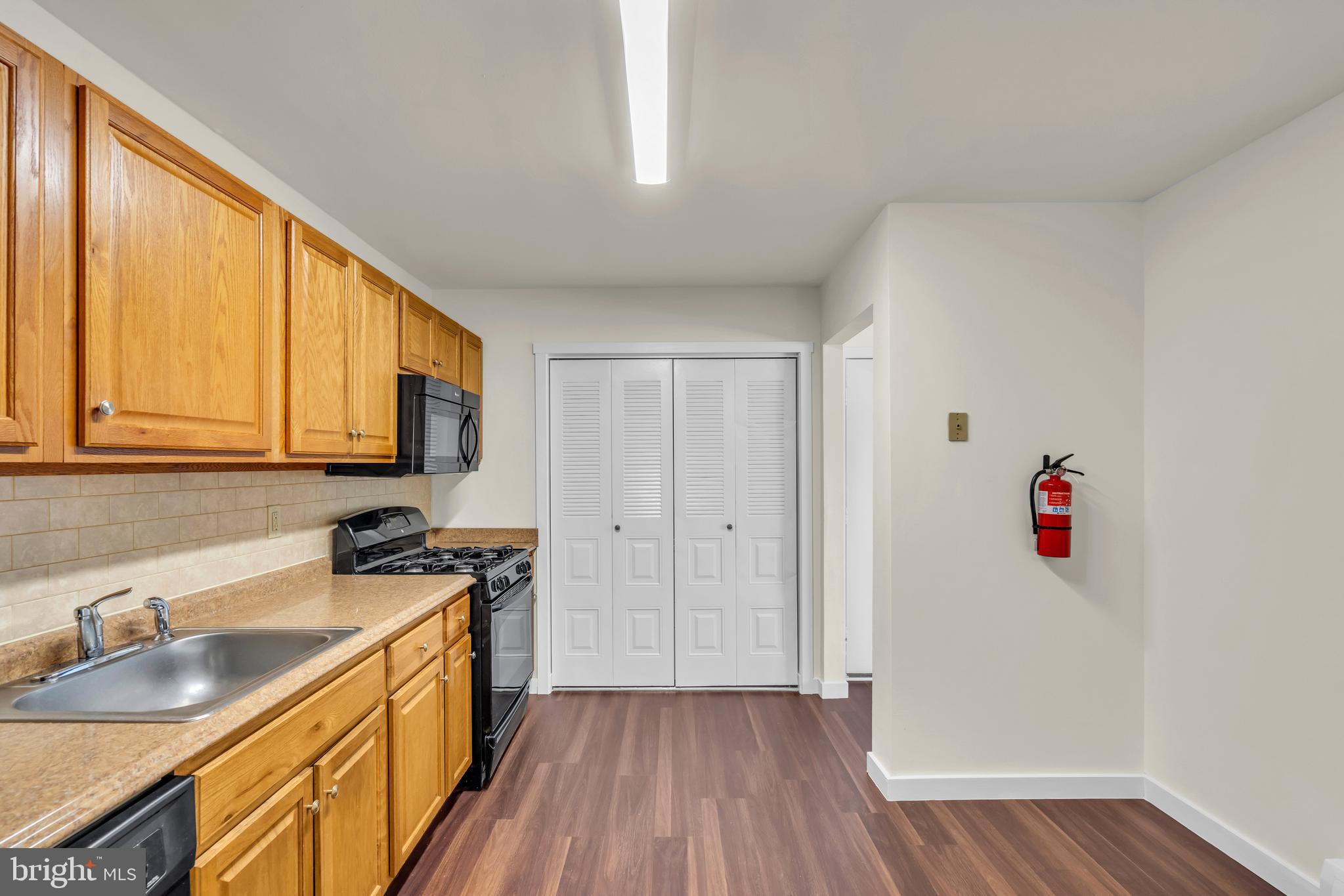 1228 CRICKET LANE