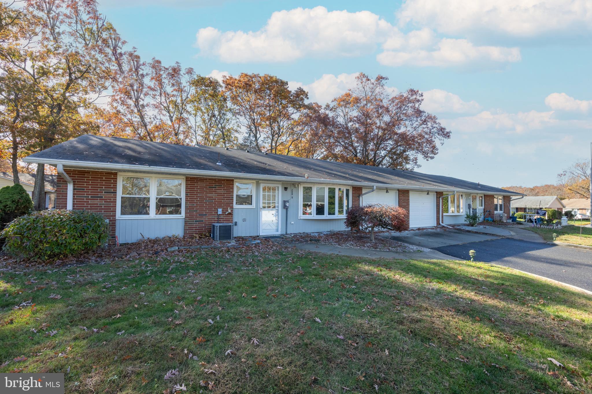 208 HUNTINGTON DRIVE B