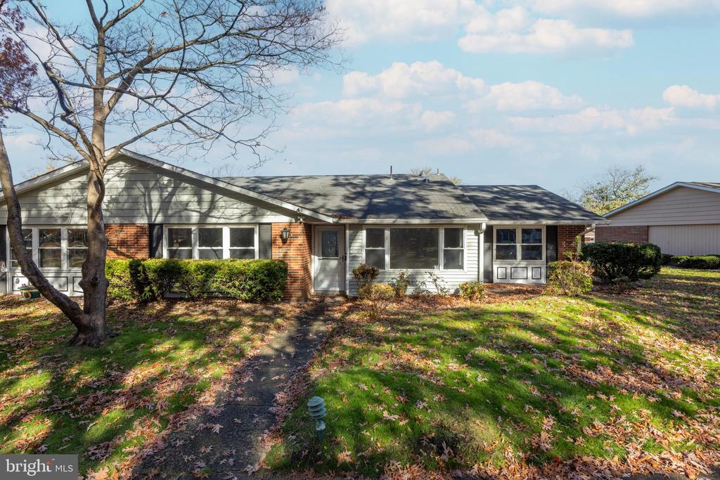 208 HUNTINGTON DRIVE B