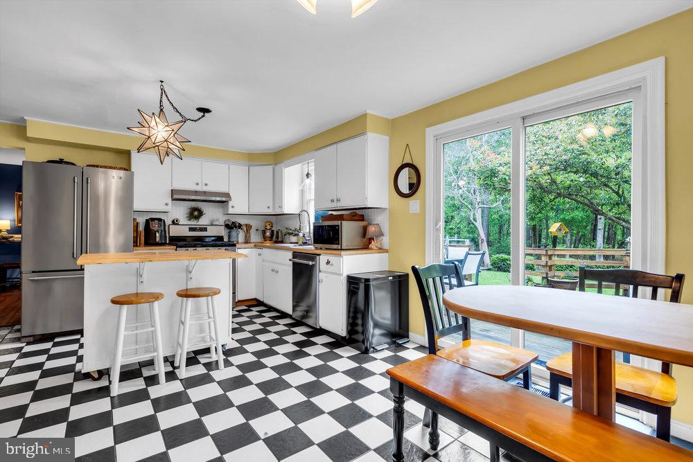 12 STAGECOACH DRIVE