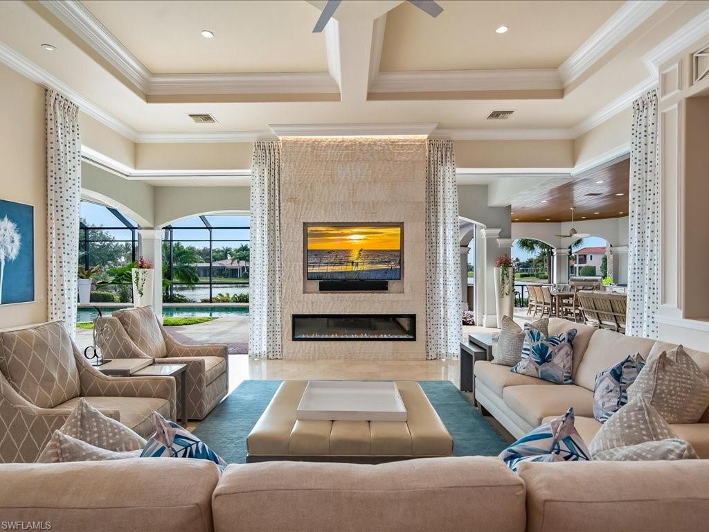 1622 CHINABERRY WAY