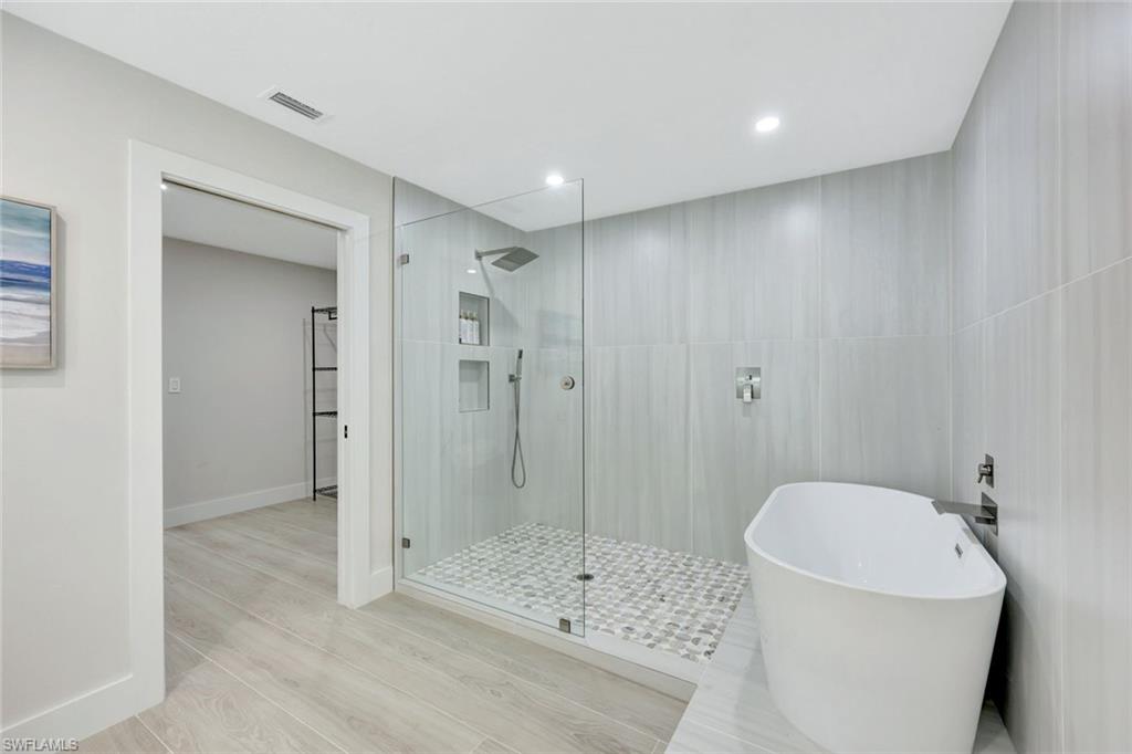 6800 Bottlebrush LN