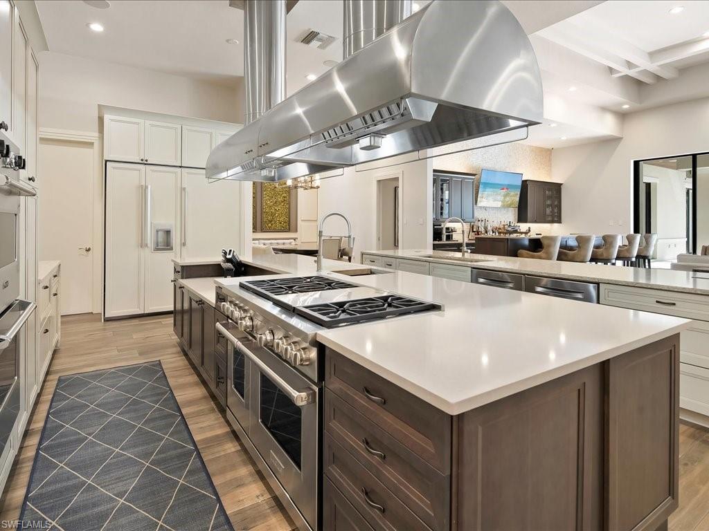 656 Hickory RD, NAPLES