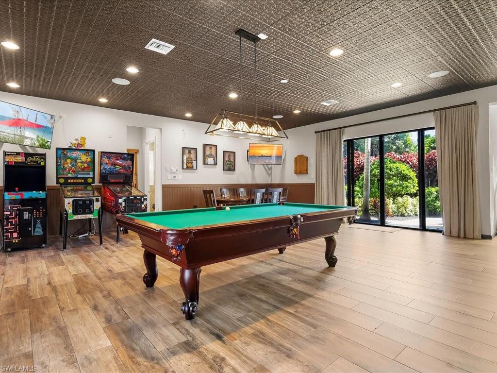656 Hickory RD, NAPLES