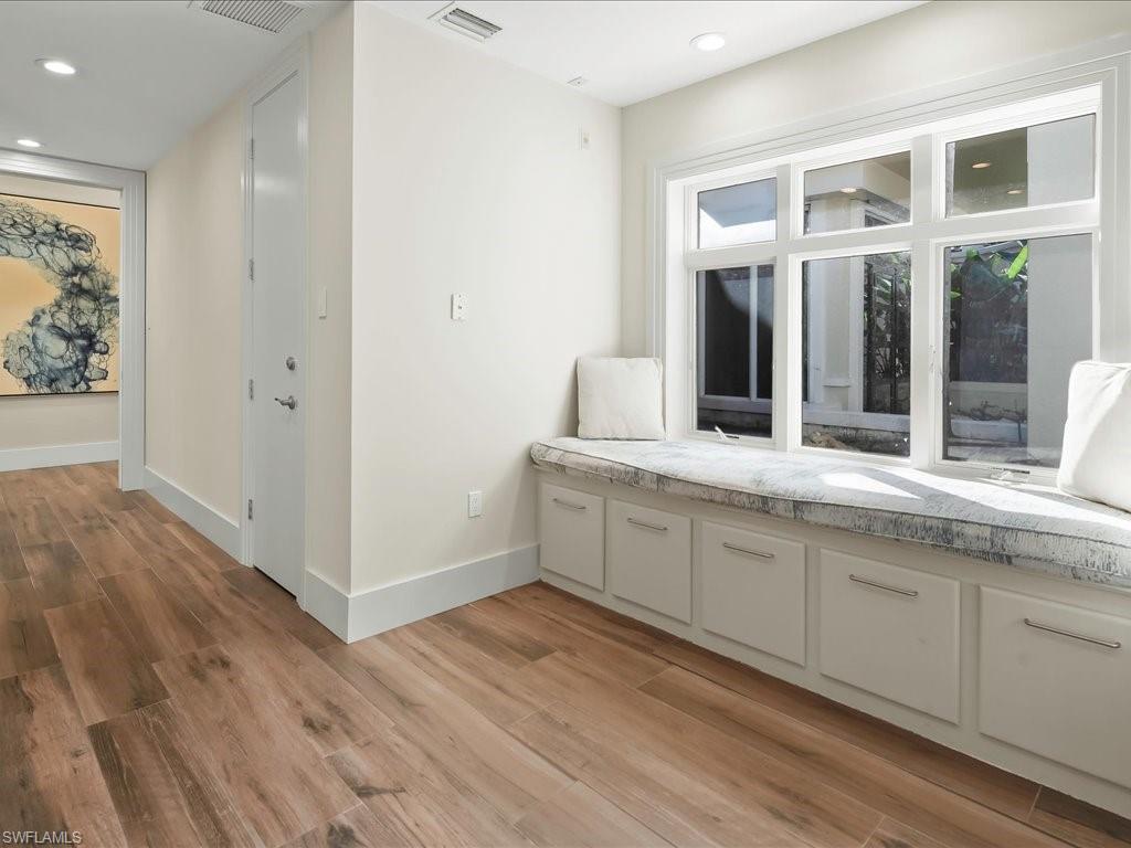 656 Hickory RD, NAPLES