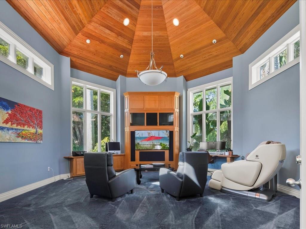656 Hickory RD, NAPLES