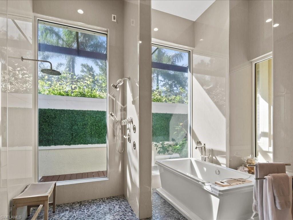 656 Hickory RD, NAPLES