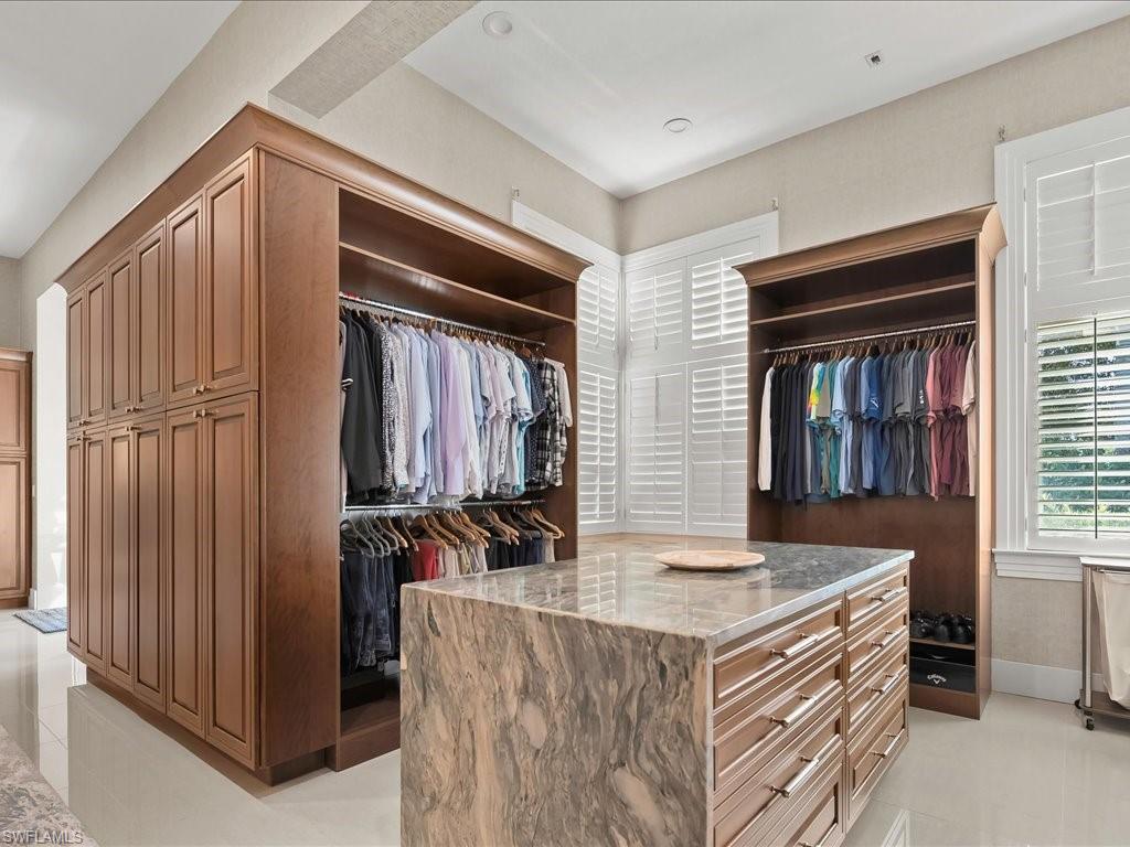 656 Hickory RD, NAPLES