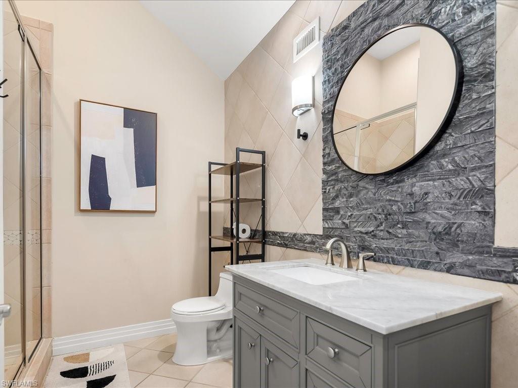656 Hickory RD, NAPLES
