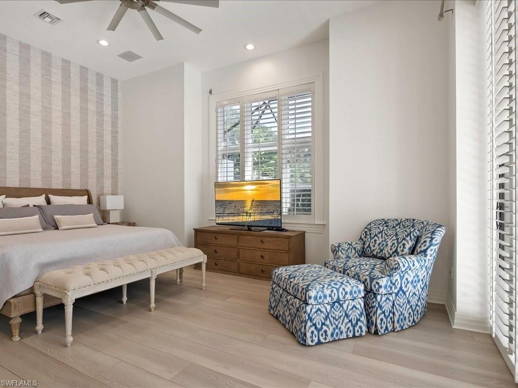 656 Hickory RD, NAPLES