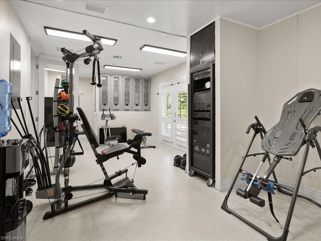 656 Hickory RD, NAPLES