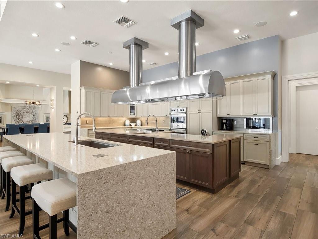 656 Hickory RD, NAPLES