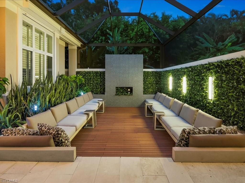 656 Hickory RD, NAPLES