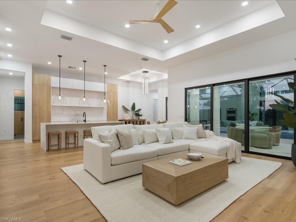 424 Shady Hollow BLVD W