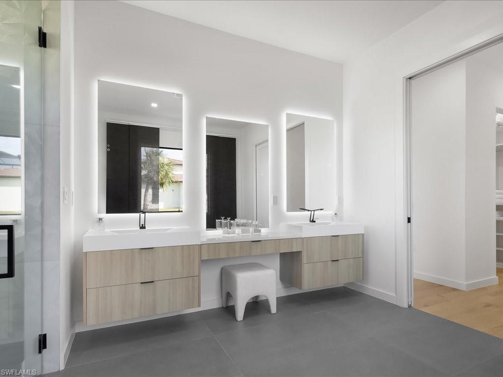 424 Shady Hollow BLVD W